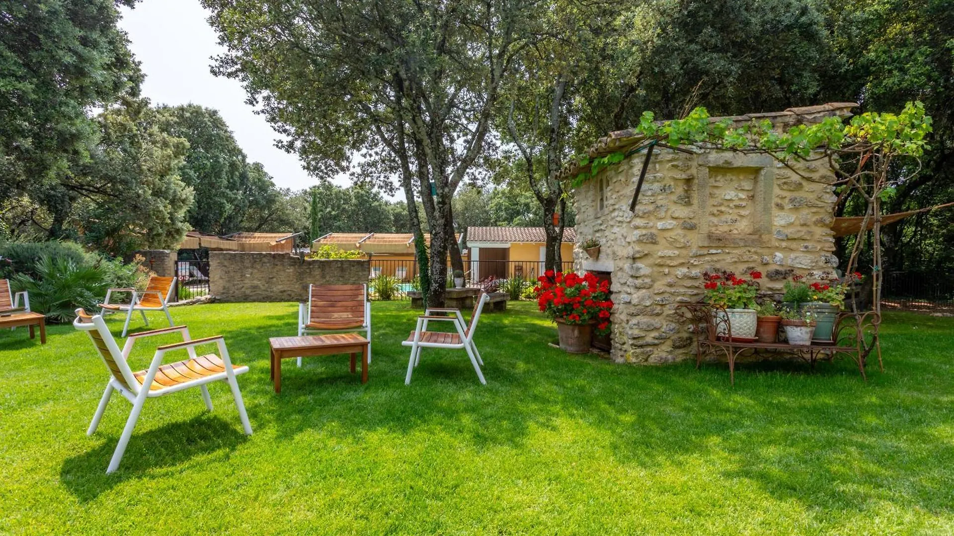 Logis Hotel La Bastide De Grignan & Restaurant 
