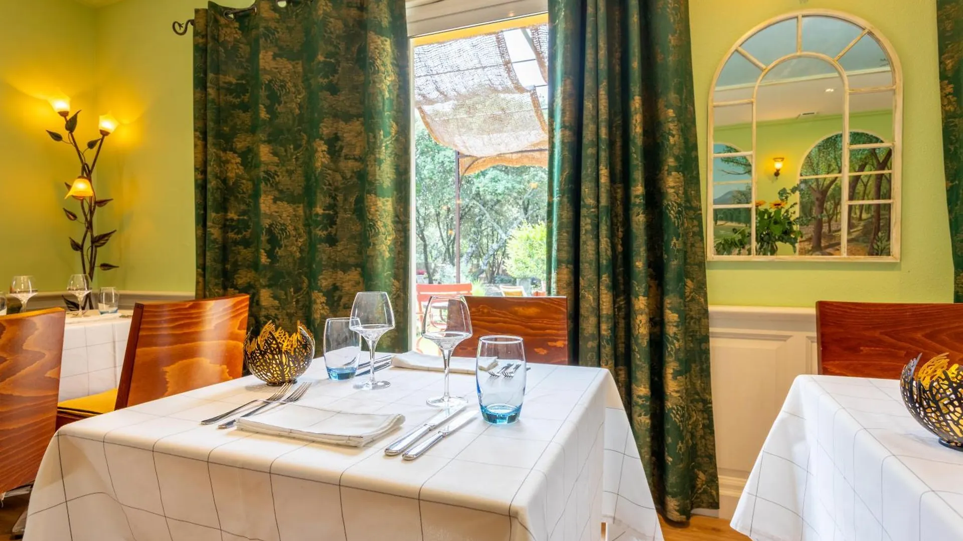 Logis Hotel La Bastide De Grignan & Restaurant 